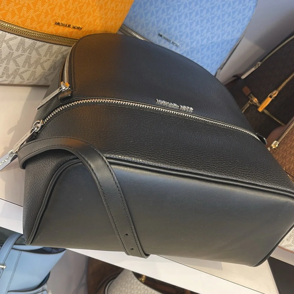 MICHAEL KORS Rhea Medium Pebbled Leather Zip Backpack
BLACK
NWT MK - Picture 6 of 16